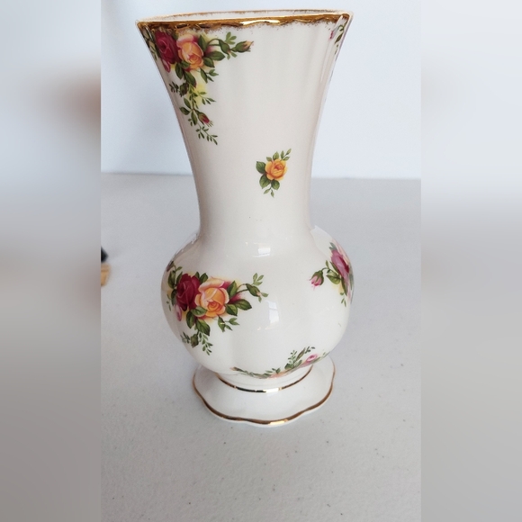 SOLD Royal Albert Old Country Roses Floral Vase Bone China Gold Trim - Picture 16 of 16